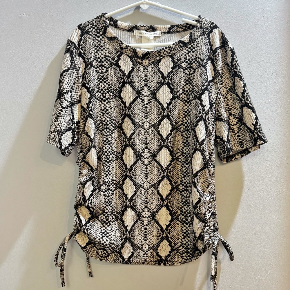 Caution To The Wind Size Black & Cream Snakeskin Print Top Side Tie Casual S
